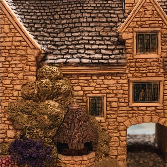 Lilliput Lane The Bell, Stilton | England Collection - Picture 5 of 9